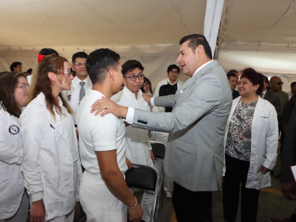Va Alejandro Armenta por implementar la tecnología y sostenibilidad en la salud pública