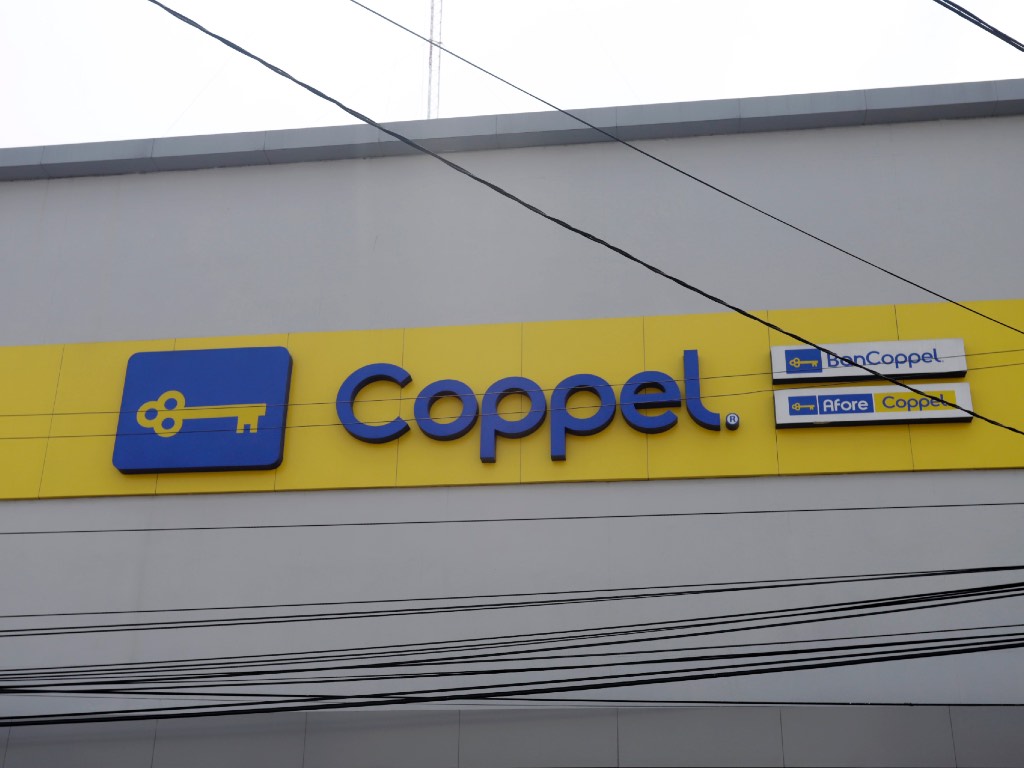 Asaltantes atracan Coppel de Los Héroes; SSC detiene a uno en La Acocota
