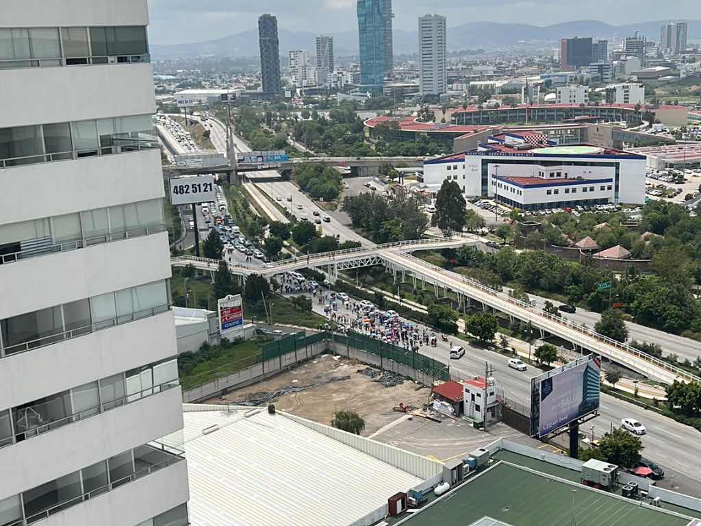 ¡Ni salgan! Bloquean manifestantes Periférico en Ciudad Judicial y La Calera, esto piden