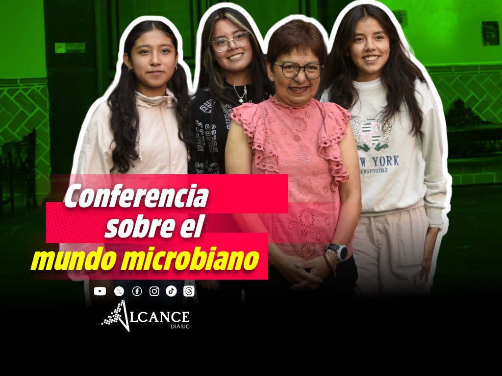 Platica Lilia Cedillo con estudiantes de la Prepa Zapata sobre la microbiología