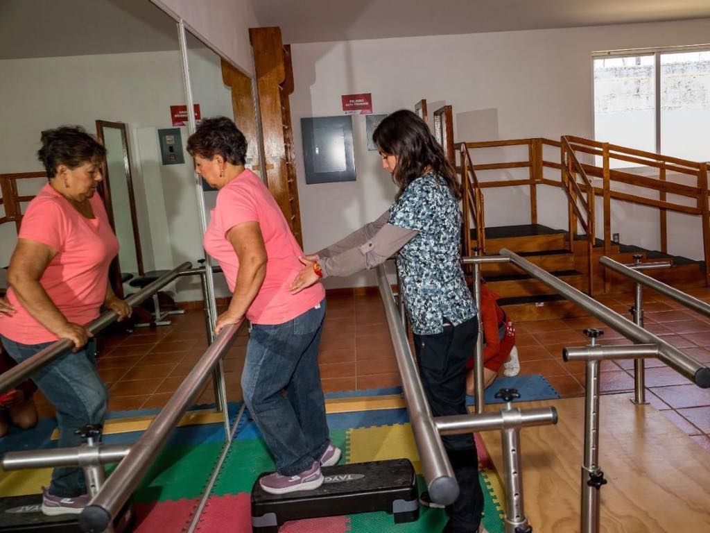 Imparte el CMERI más de 140 mil terapias de rehabilitación para personas con discapacidad