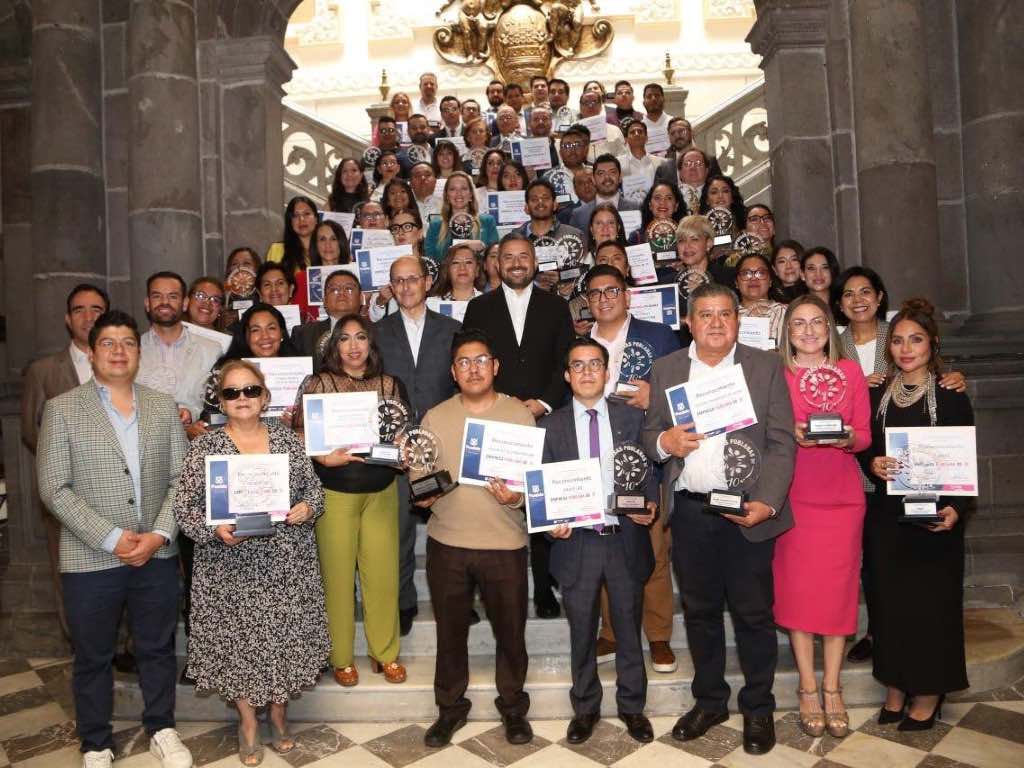 Reconocen trayectoria de “Empresas poblanas de 10” con sello distintivo