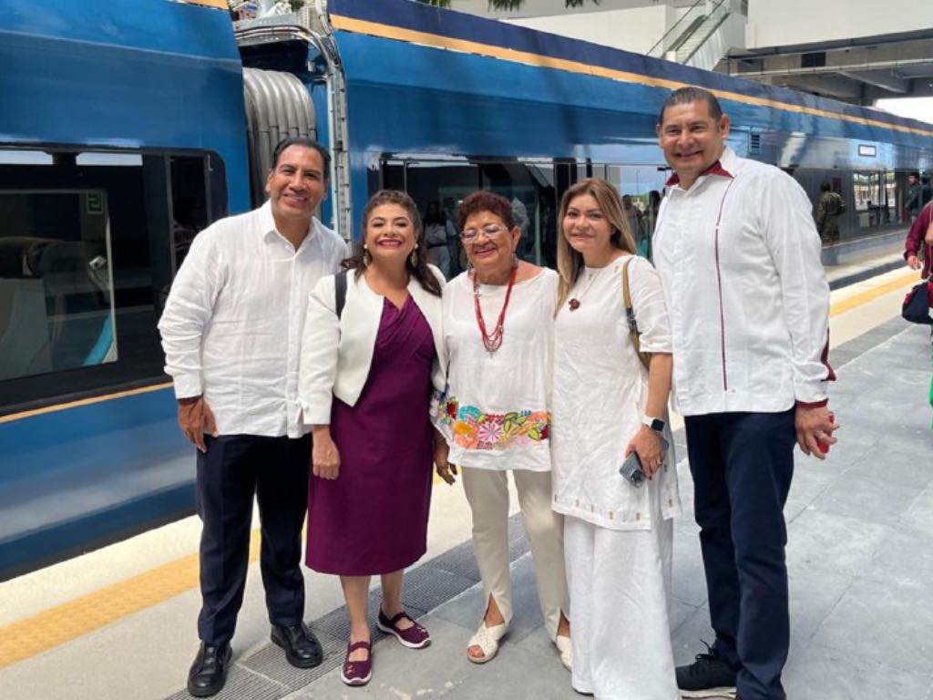 Recorre Alejandro Armenta vagones del Tren Maya