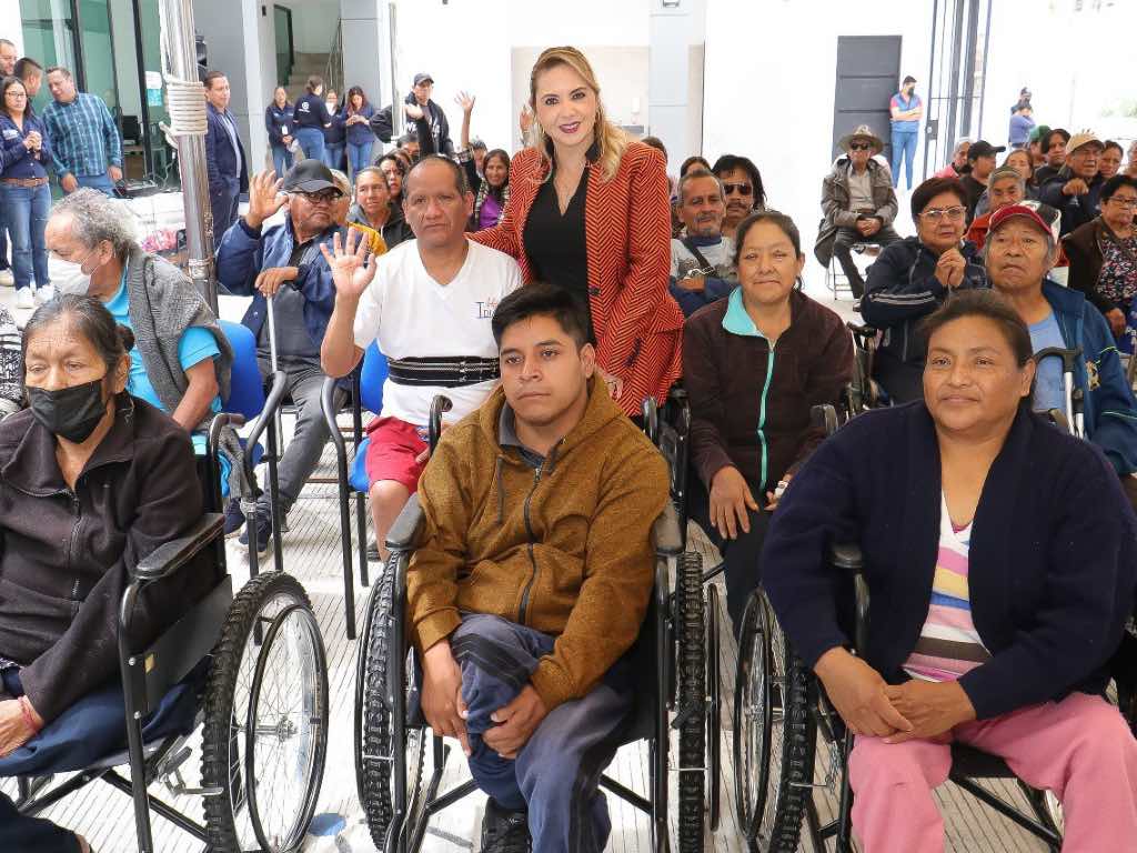 Entrega Paola Angon 40 aparatos funcionales en San Pedro Cholula