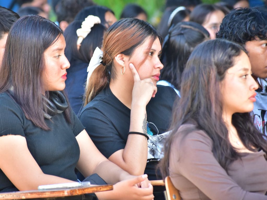Da la bienvenida alcaldesa a estudiantes de la Normal Superior “Mixteca Baja” de Tecomatlán
