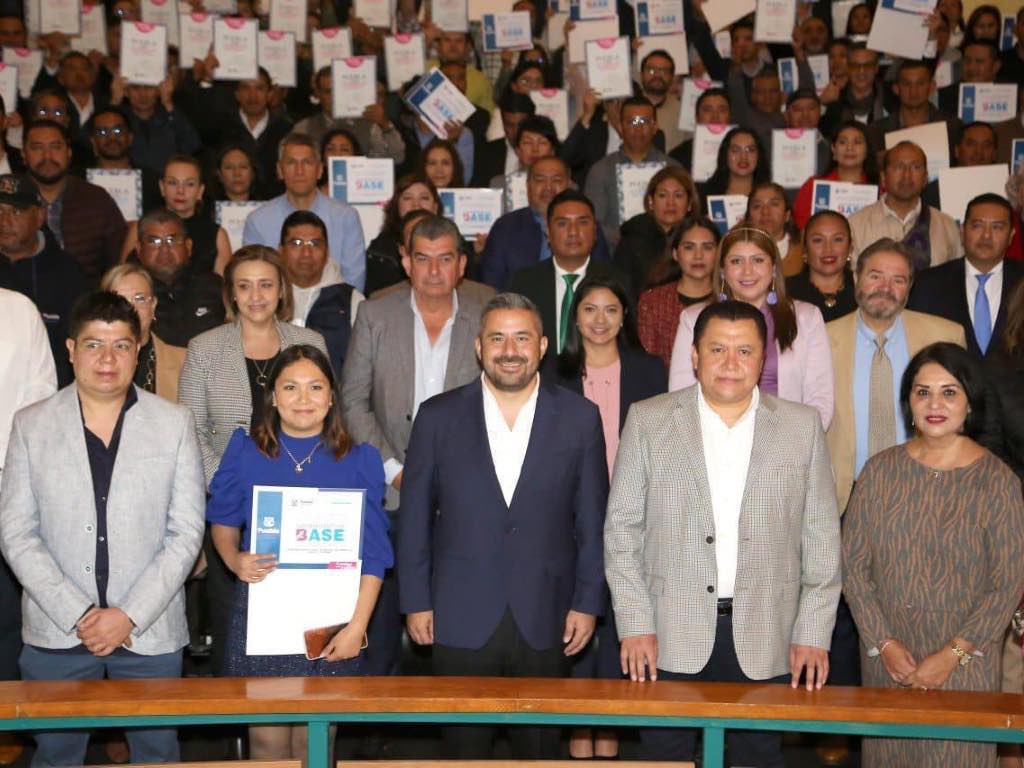 Reconocen con nombamientos de base a trabajadores de Puebla Capital