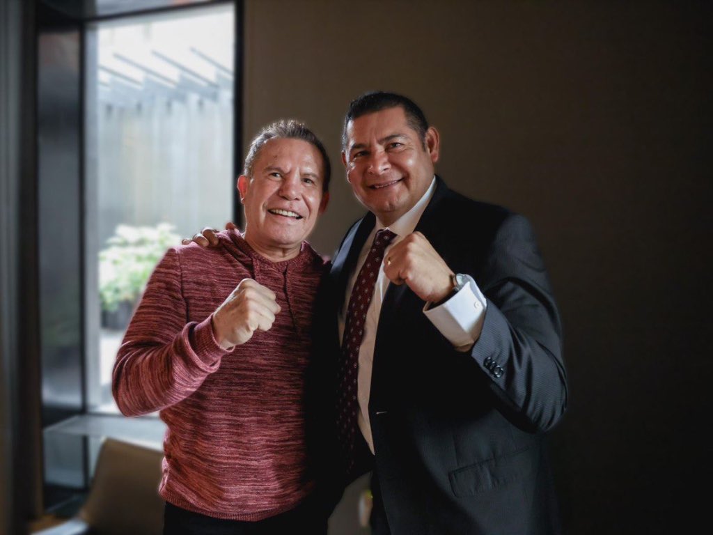 Junto a Julio César Chávez, Alejandro Armenta se compromete en impulsar el deporte en Puebla