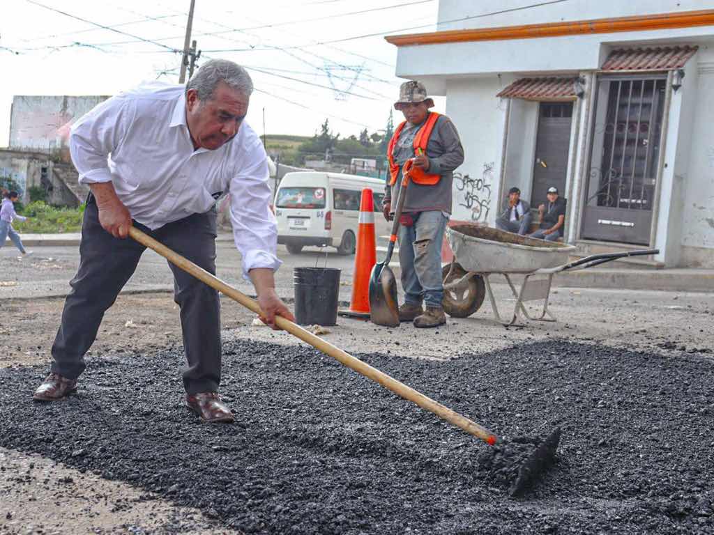Arranca Severiano de la Rosa con el programa “Bacheo intenso Amozoc 2024”