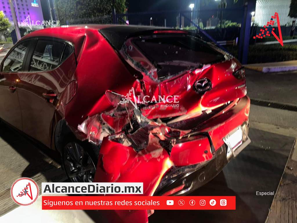 Buscan en Lomas de Angelópolis una Jeep gris que chocó contra otro vehículo y huyó