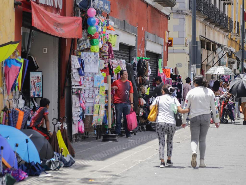 Deja gobierno saliente 750 ambulantes en primer cuadro del Centro, ya se busca dialogo: SEGOM
