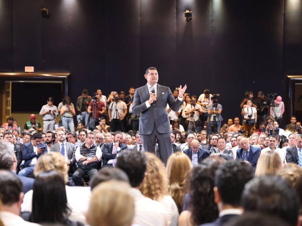 Honrar la confianza de las y los poblanos, compromiso de gobierno: Alejandro Armenta