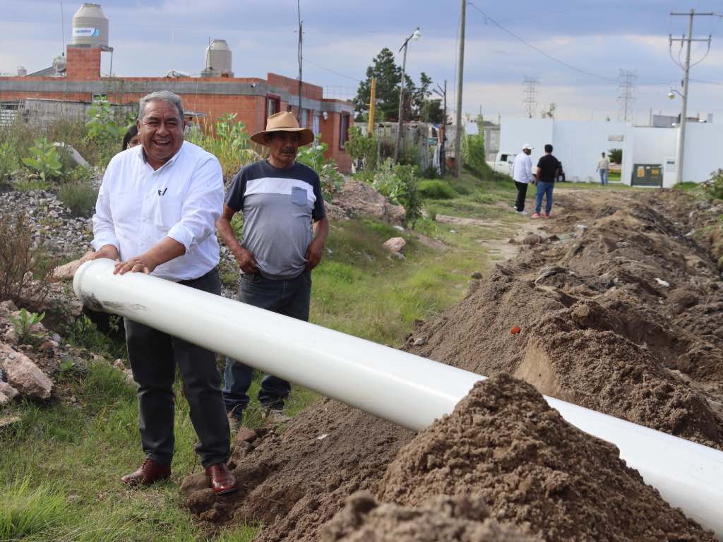 Amplia Severiano de la Rosa principal línea de distribución de agua potable en Amozoc