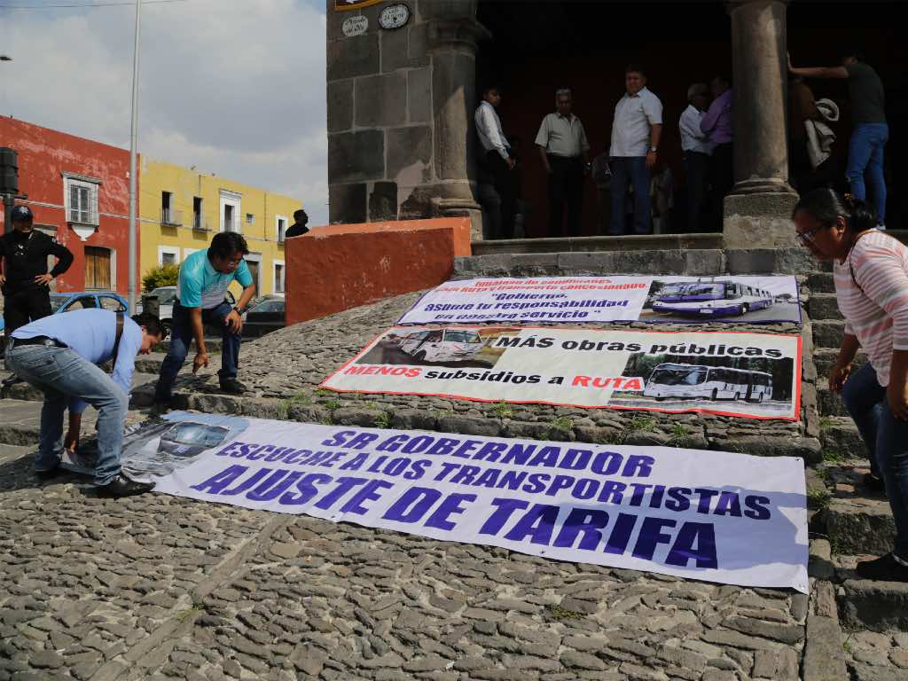 Gobernación mantiene diálogo con líderes del transporte público por aumento al pasaje