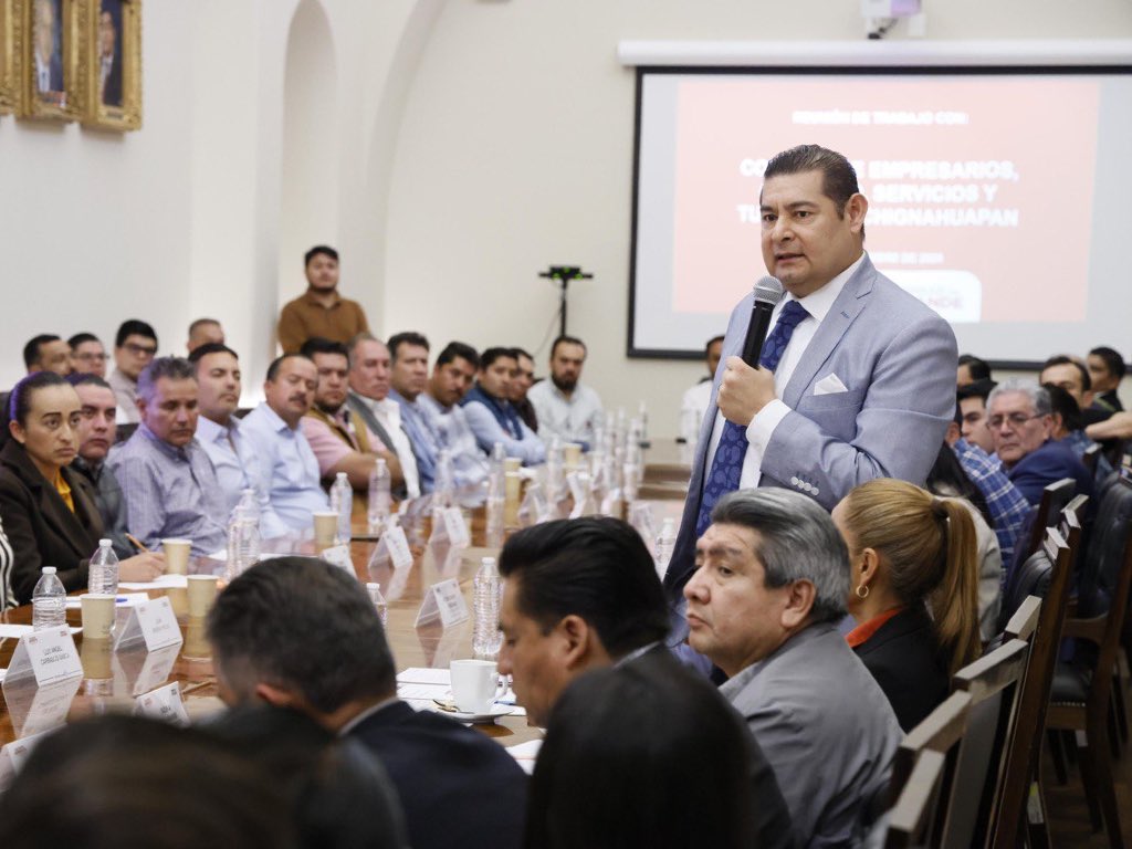 Se compromete Alejandro Armenta a impulsar a Chignahuapan de la mano de empresarios