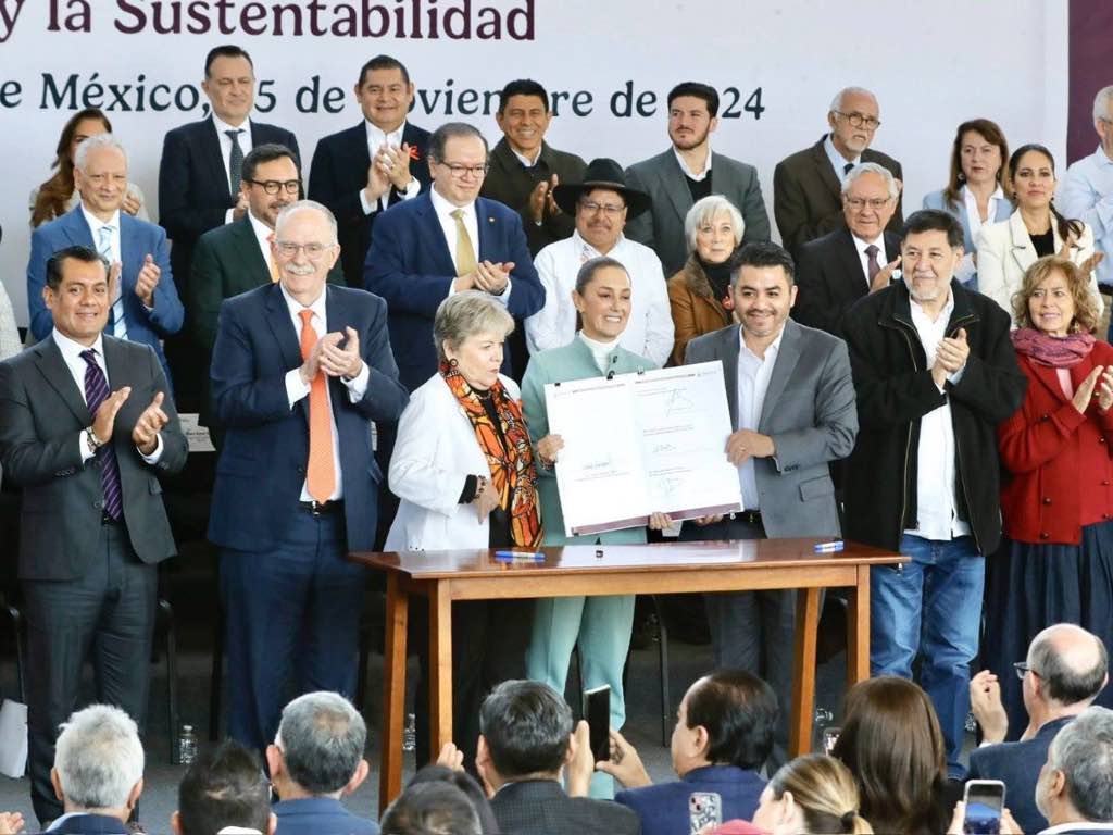 Alejandro Armenta participa en firma de Acuerdo Nacional por el Derecho Humano al Agua