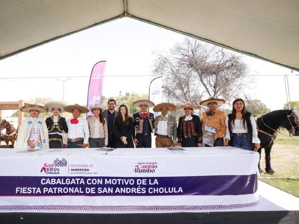 Participa en la Cabalgata por aniversario de la Revolución en San Andrés Cholula