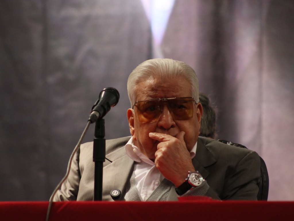 Desde Atlixco, Aquiles Córdova imparte conferencia a cientos de obreros