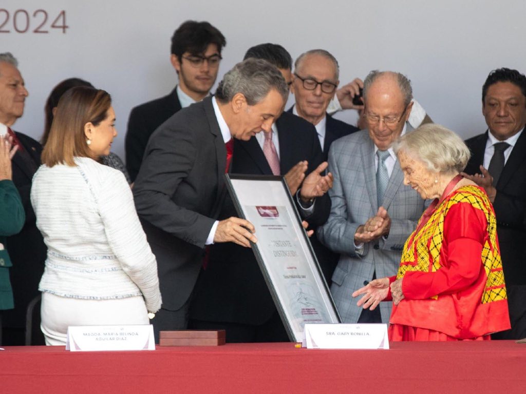 Entregan medalla “Carmen Serdán” a Elena Poniatowska; anuncian eventos por Festival Revolucionario
