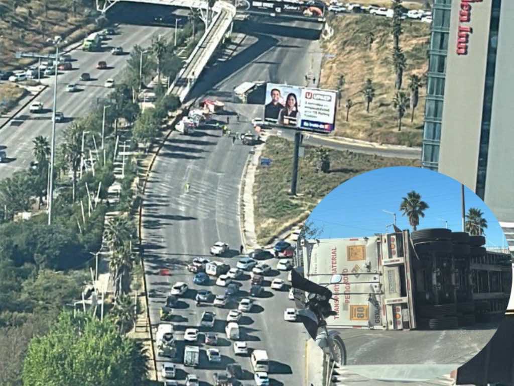 Tráiler con material peligroso vuelca sobre la Vía Atlixcáyotl; cierran la vialidad
