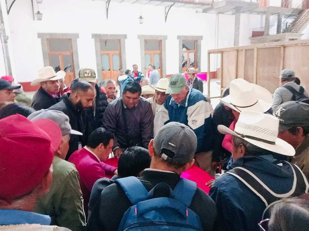 Antorchistas de Zacatlán entregan pliego petitorio a alcaldesa Beatriz Sánchez