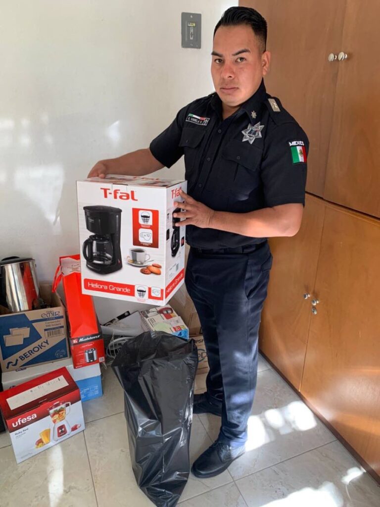 SOS Fitness Lomas colecta y regala electrodomésticos para policías de Ocoyucan y San Andrés