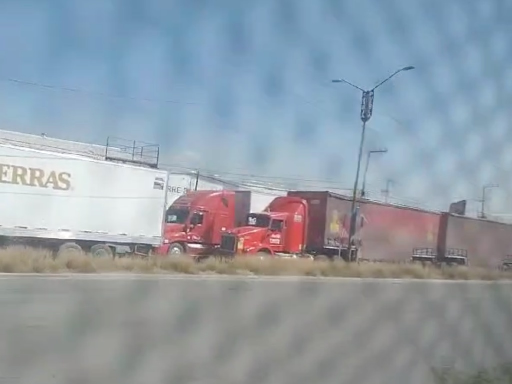 Transportistas de la AMOTAC cierran Forjadores en protesta
