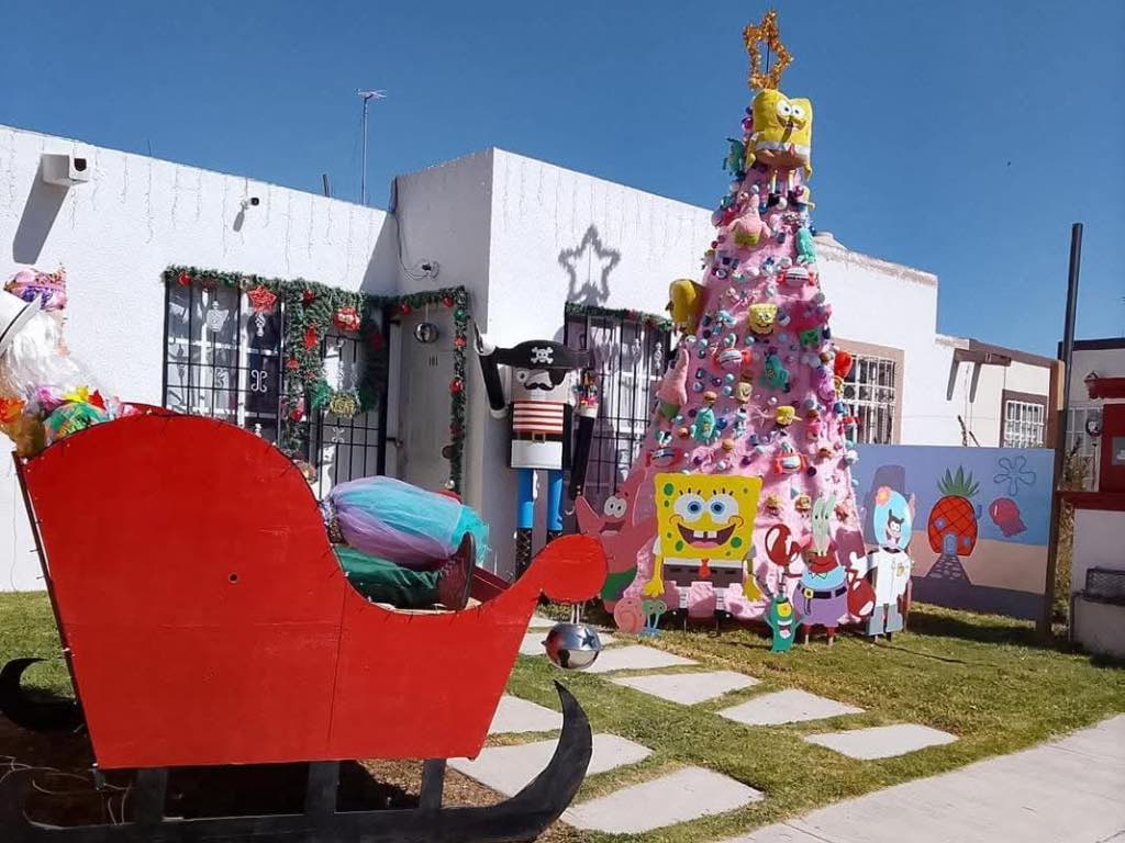 ¡Qué elegancia! Checa este peculiar árbol de Navidad en Misiones de San Francisco