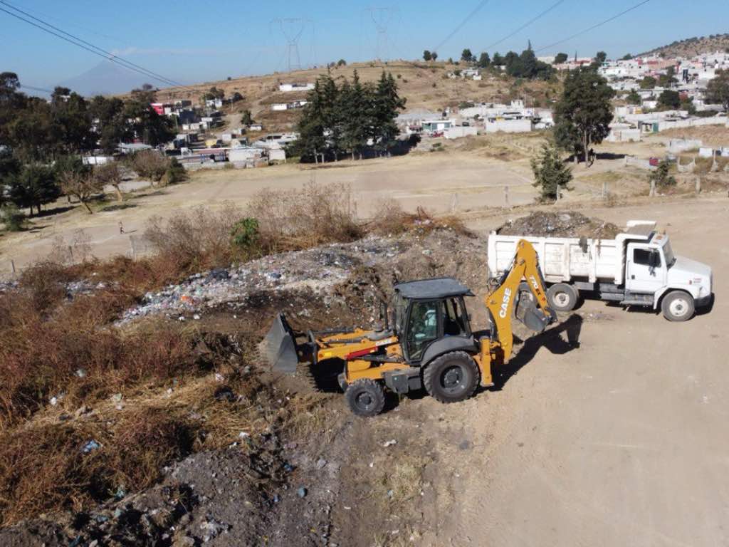 Encabeza Severiano de la Rosa rastreo y mejoramiento de calles en Amozoc