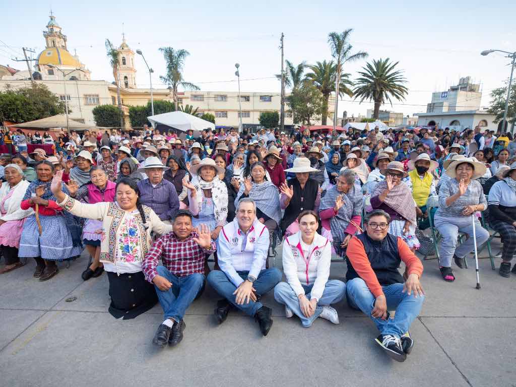 Visita SMDIF juntas auxiliares de Canoa y La Resurrección por festejos navideños