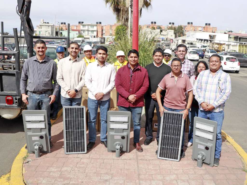 Arranca Omar Muñoz primera etapa de programa de luminarias solares en Cuautlancingo