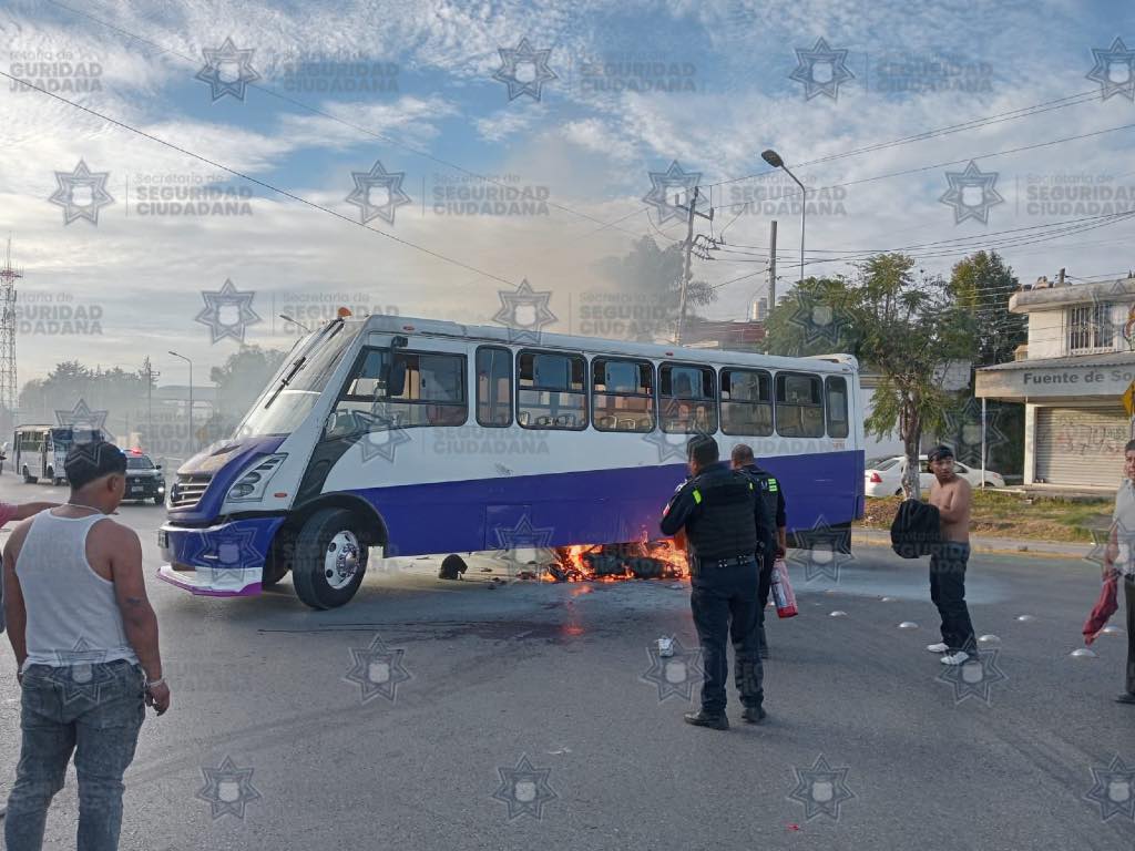 Camión de “los morados” choca contra motocicleta y termina en incendio en Viveros del Valle