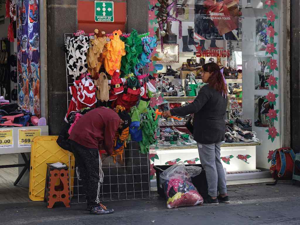 Plantean la reducción del 50% la presencia de ambulantes en el Centro Histórico