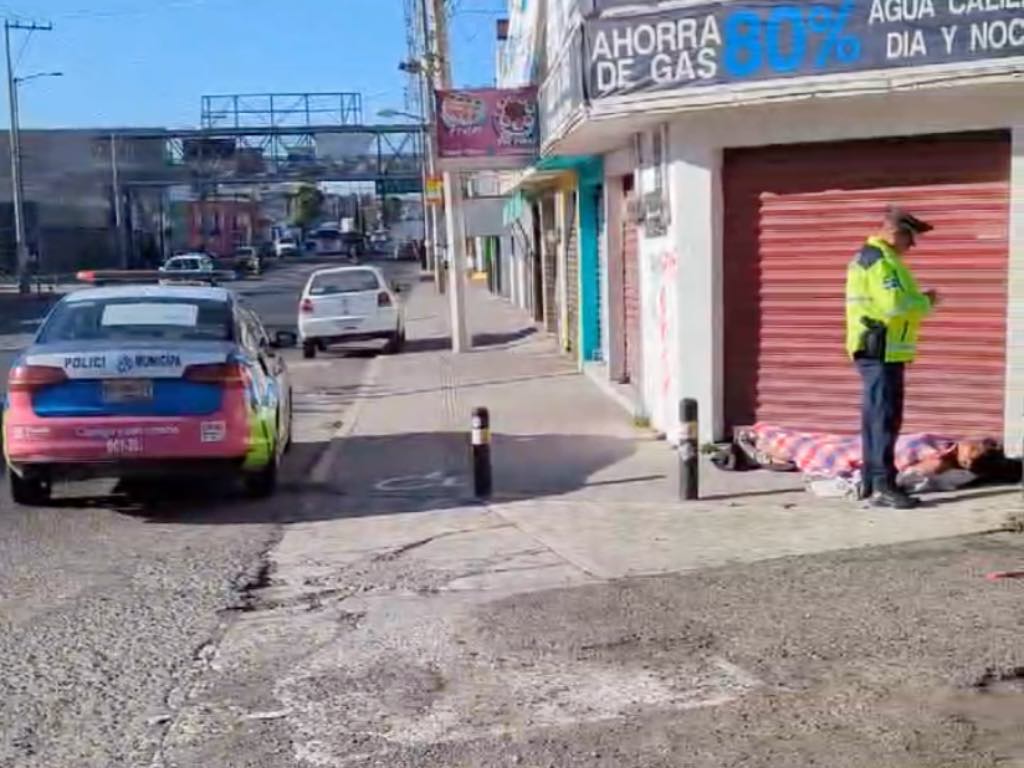 Movilizan a la policía por hombre “fallecido” en Loma Bella; solo estaba borracho