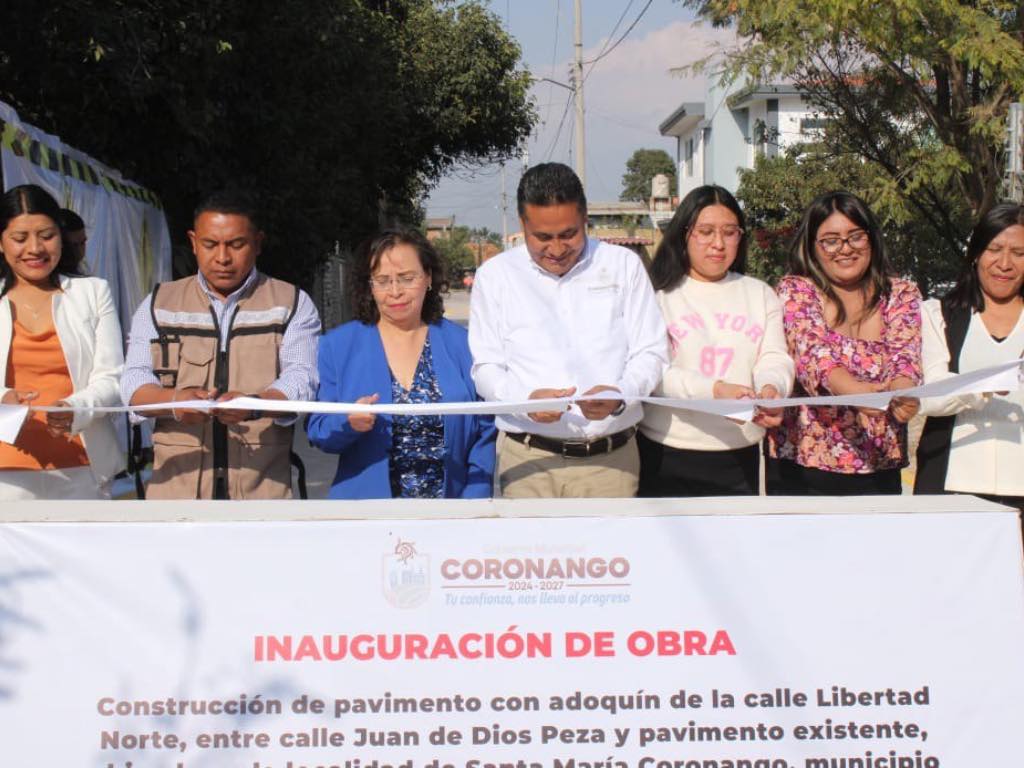 Inaugura Armando Aguirre calle en cabecera de Coronango