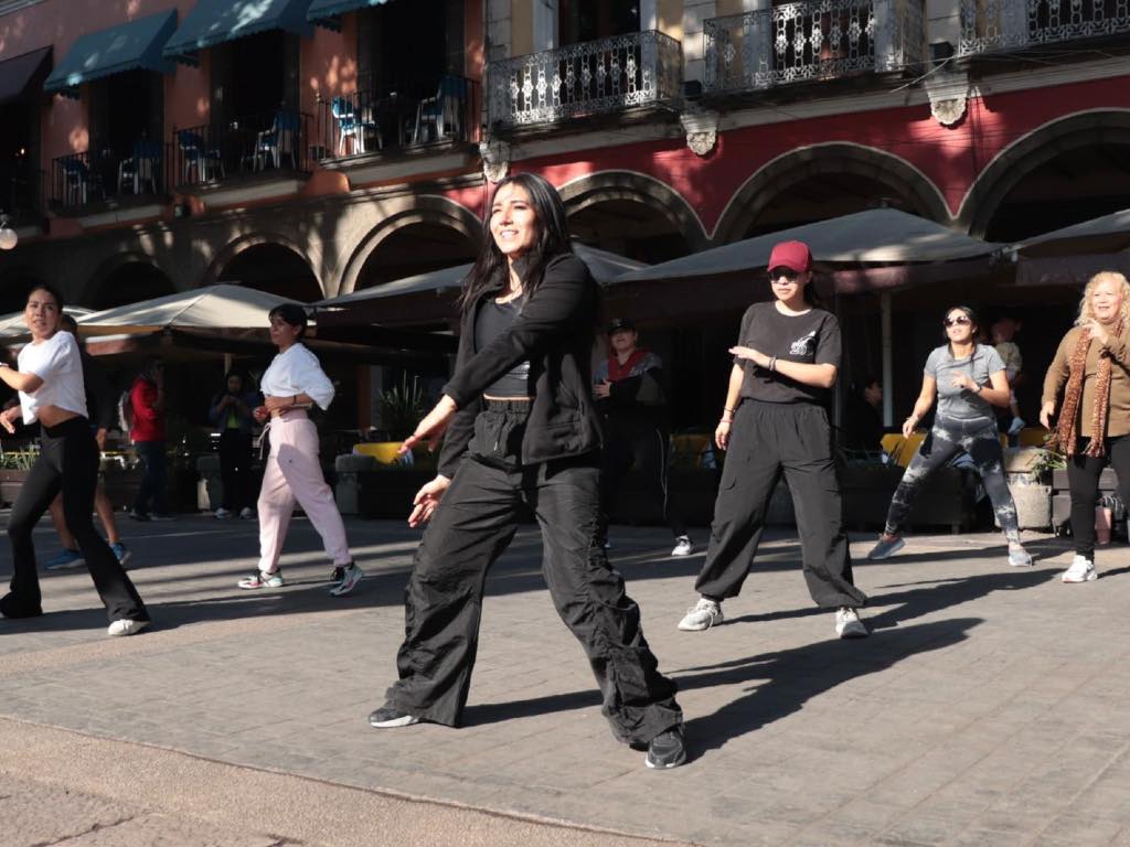 Realizan entrenamiento funcional durante la Vía Recreativa de la ciudad