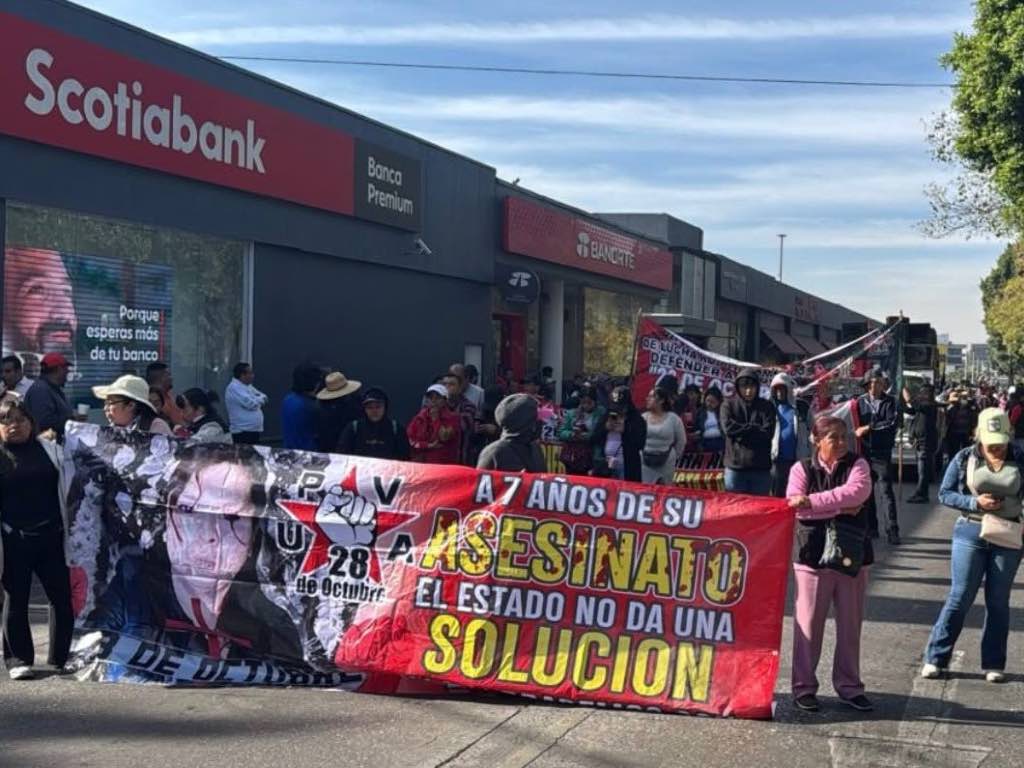 Caos en el Bulevar 5 de Mayo por manifestación de la 28 de Octubre