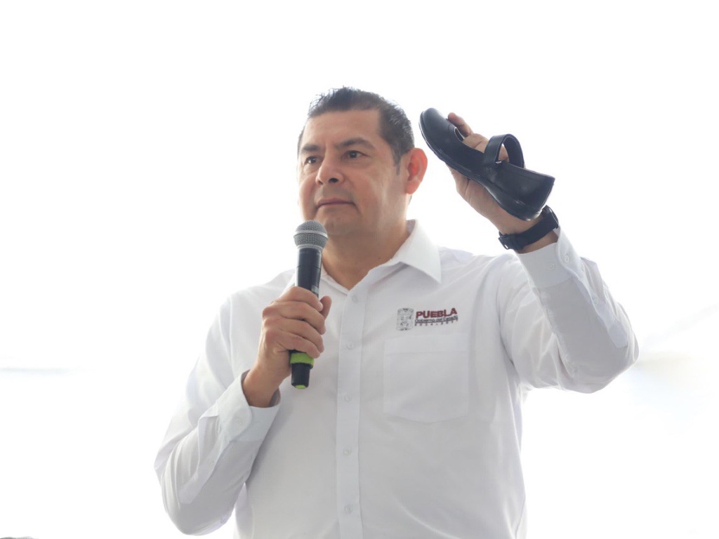 Promueve Armenta instalación de centros de producción de calzado; serán provedores de zapato escolar