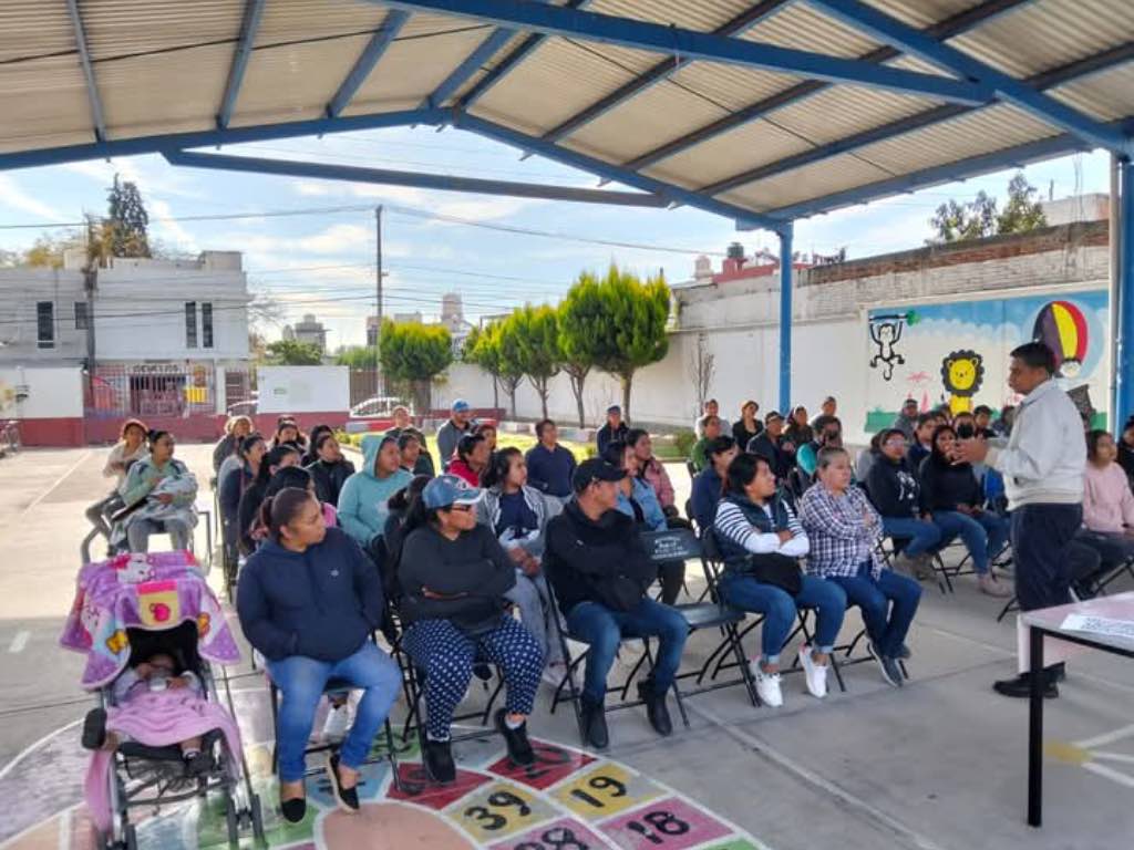 Imparten plática en CAIC de Chautenco para reforzar la educación en las familias de Cuautlancingo