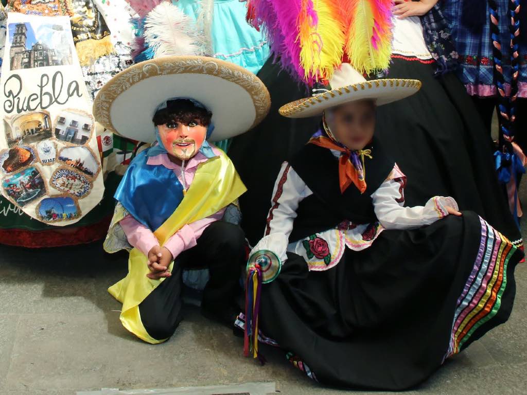 Sorprenden pequeños huehues en el Carnaval Infantil del Barrio del Alto