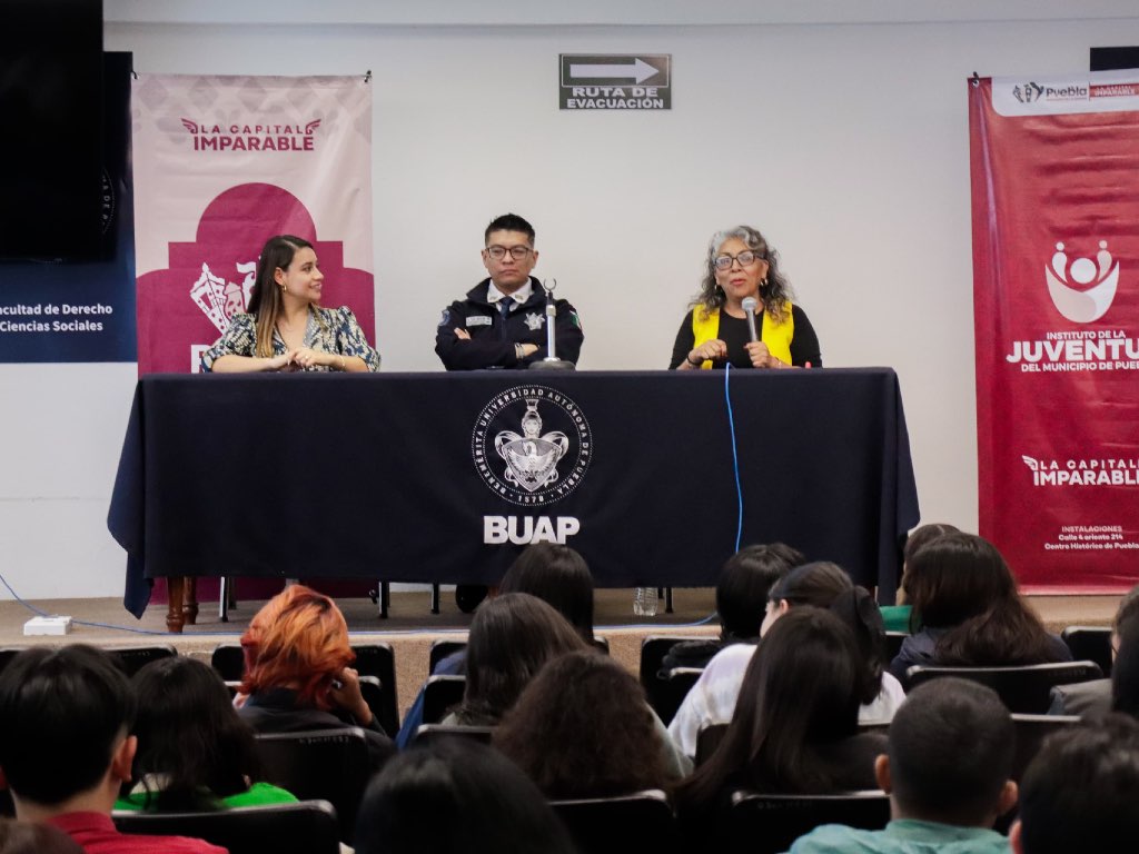 Imparten conferencia a jóvenes de la BUAP sobre prevención de delitos cibernéticos
