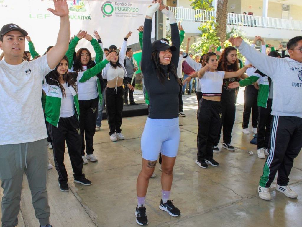 Más de 2 mil estudiantes asisten a Clase Masiva de Boxeo con Gaby “La Bonita” Sánchez