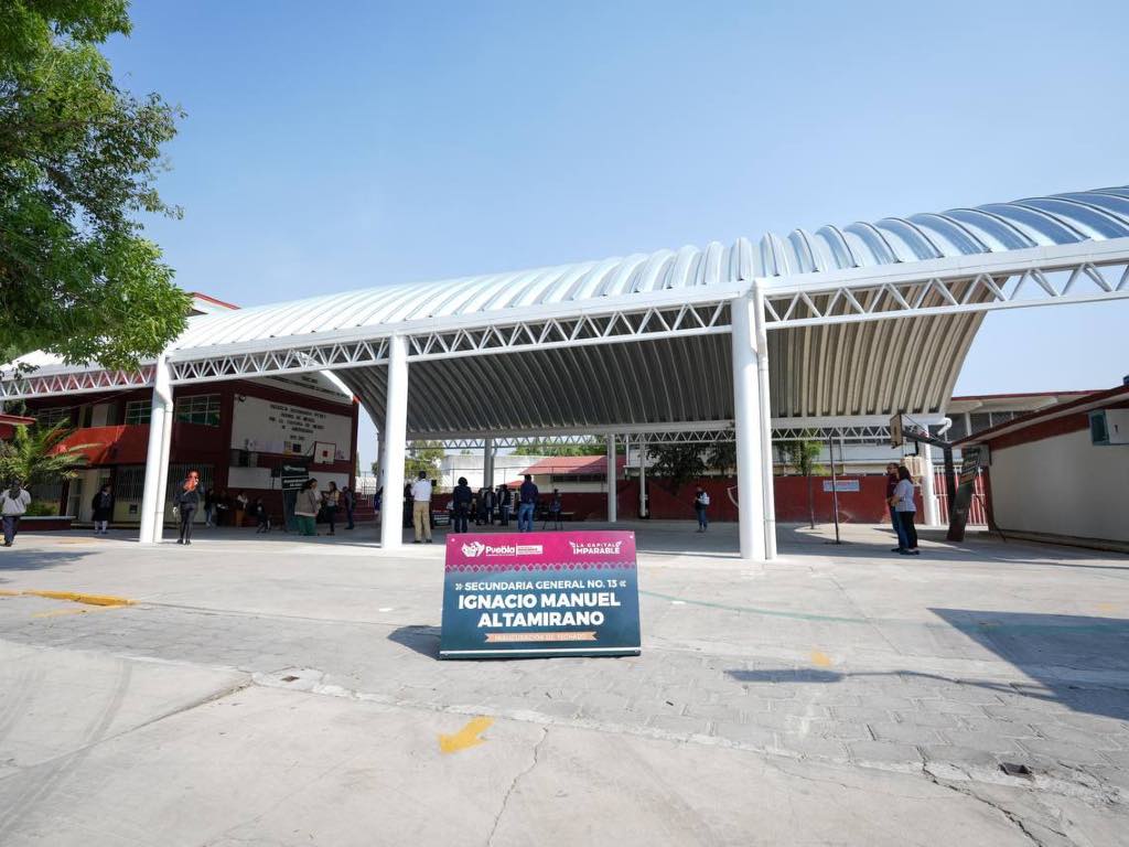Entregan techado escolar en Secundaria General No. 13 de la colonia Maestro Federal