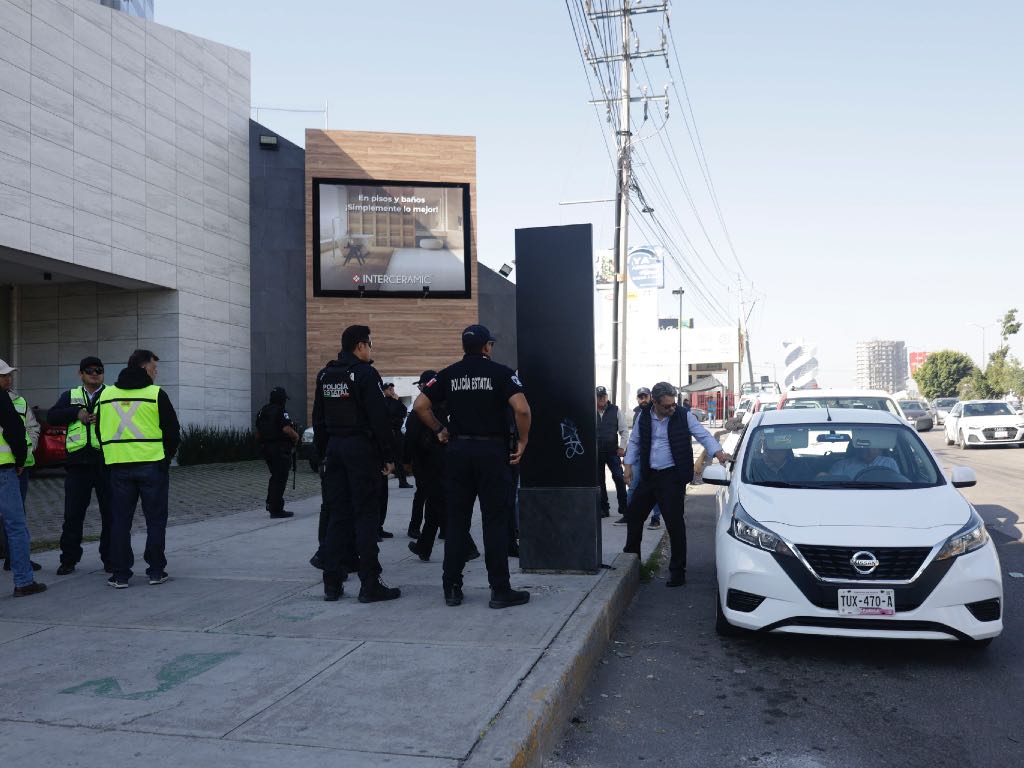 SMT retiró 20 unidades de transporte pirata en Lomas de Angelópolis; acusan boicot de grupos delictivos