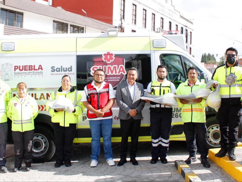 Recibe Coronango ambulancia y equipo médico de emergencia