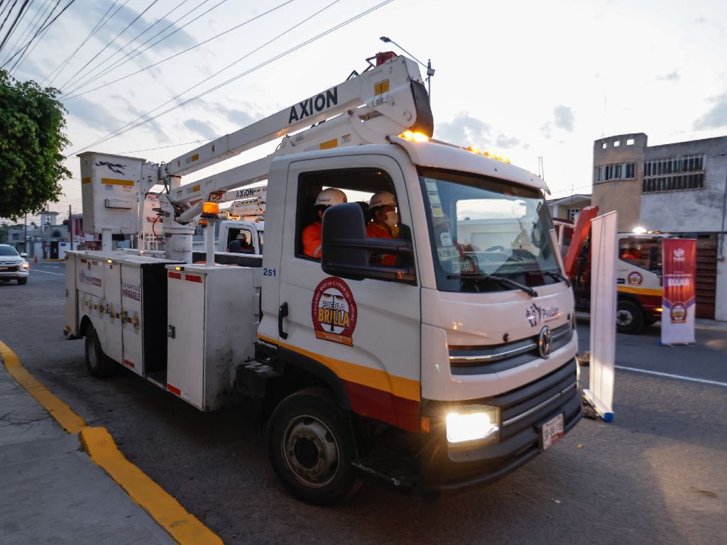 Avanzan en Puebla Capital trabajos de alumbrado, bacheo y semaforización