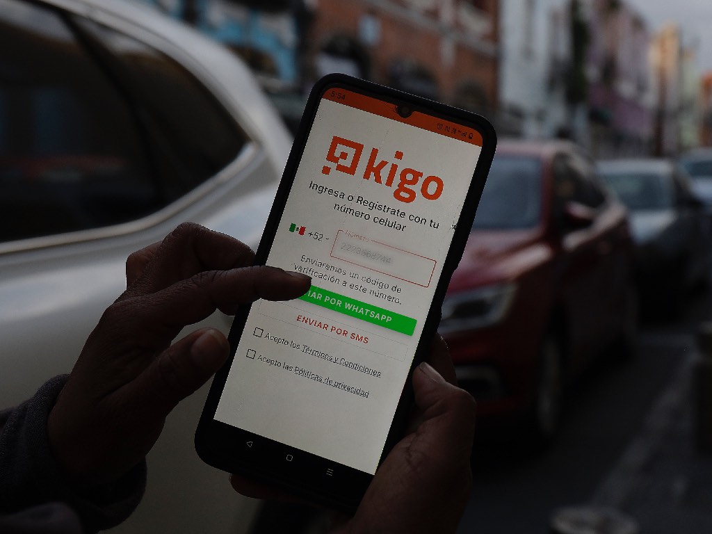 Pide Ayuntamiento de Puebla reportar cobros anticipados de estacionamiento rotativo