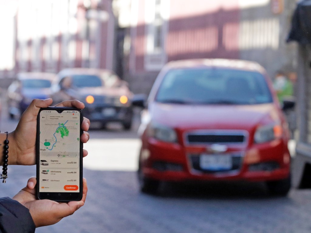 SMT buscará eliminar tarifa dinámica de Uber y DiDi en Puebla
