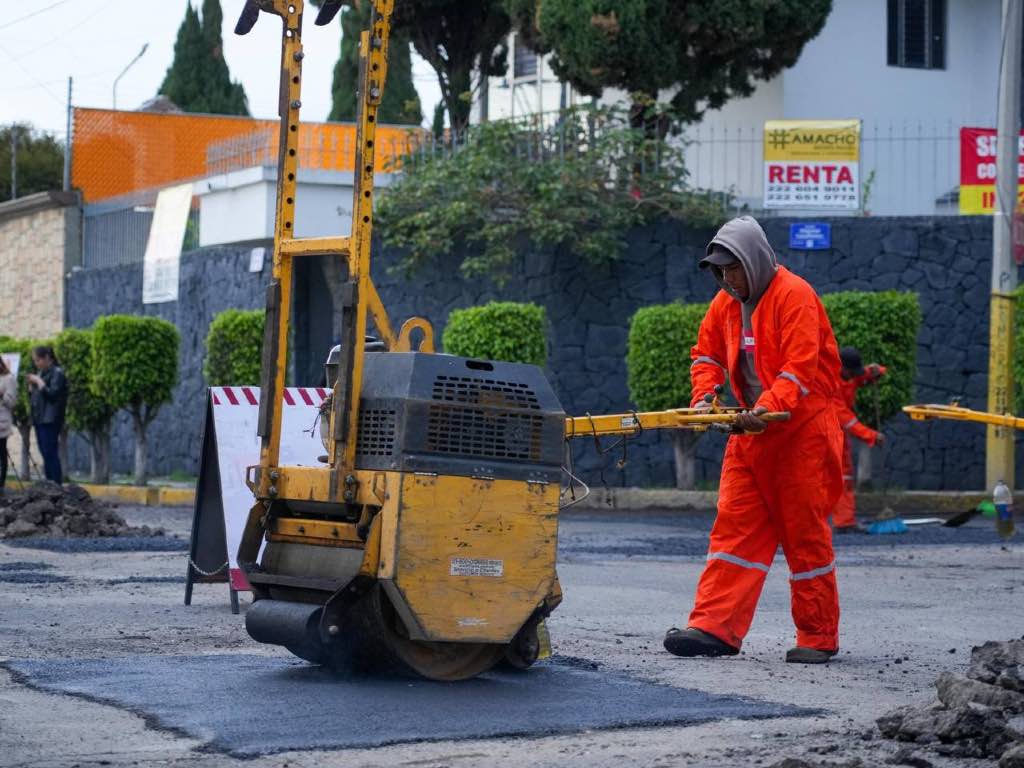 Inicia Campaña de Bacheo en la colonia Valle Dorado; trabajarán 15 cuadrillas de día