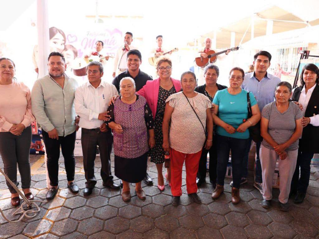 Arranca Omar Muñoz festejos por Día de las Madres en San Lorenzo Almecatla y Sanctorum