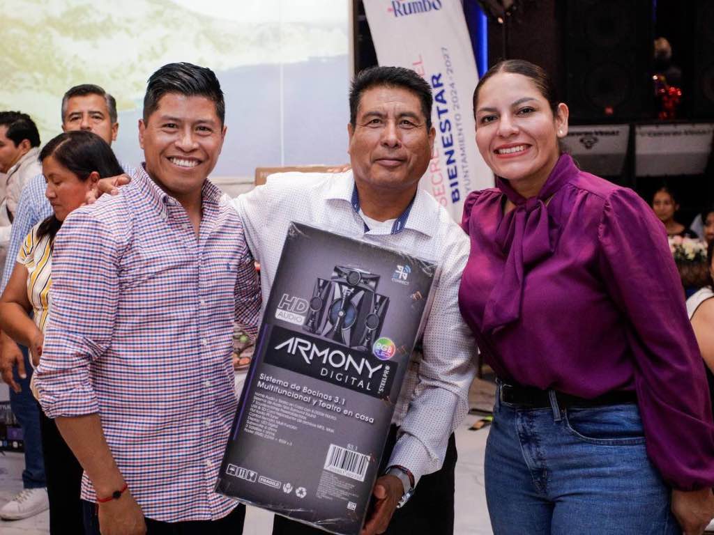 Reconoce Lupita Cuautle a docentes de San Andrés Cholula